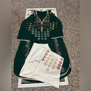 Indian green and ivory embroidered pant and shirt set ✨ size medium never worn ✨